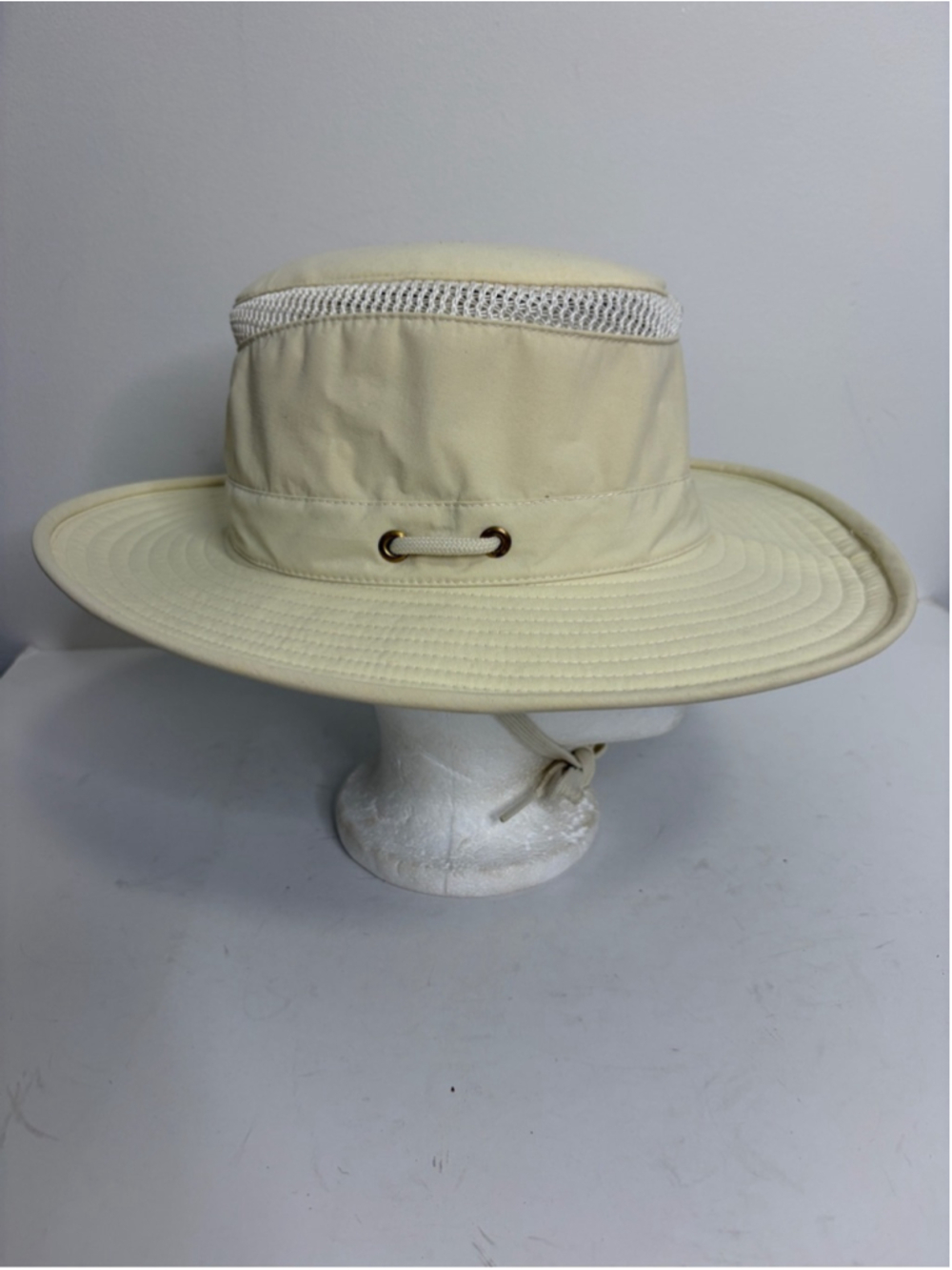 The Tilley Airflo Hat Mens 7 Cream Breathable Boonie Hat Made in Canada LTM6